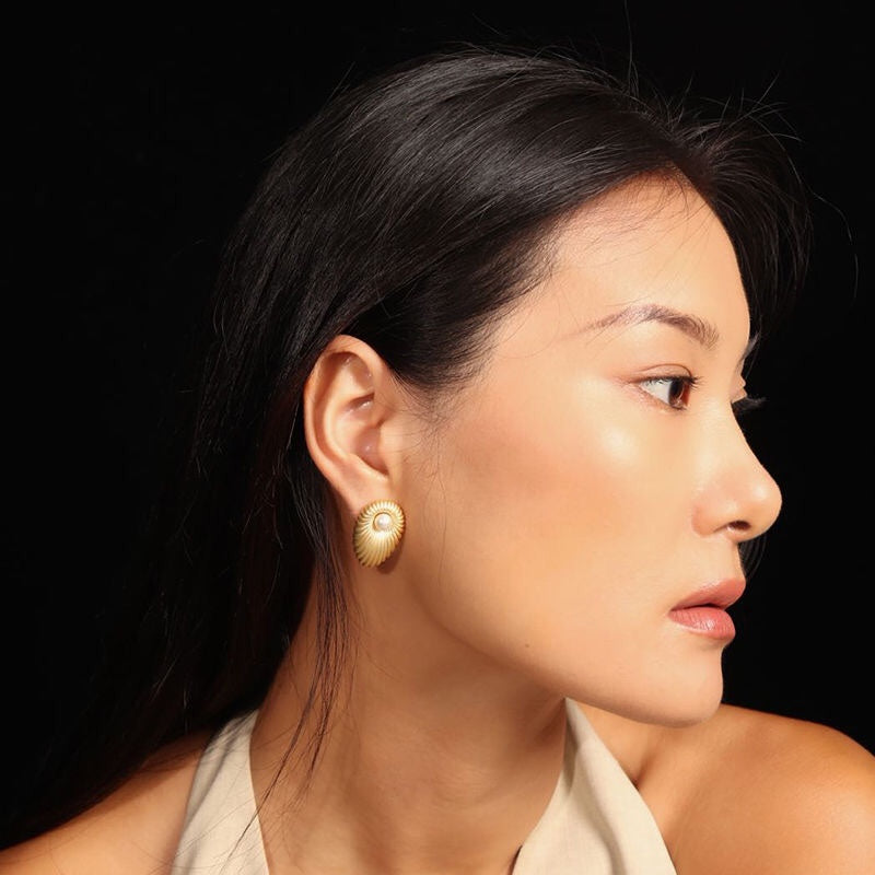 Shell Design Earrings Pearl Niche ins Vintage European and American Fashion Exquisite Simple Versatile Gold-Plated Copper Stud Earrings