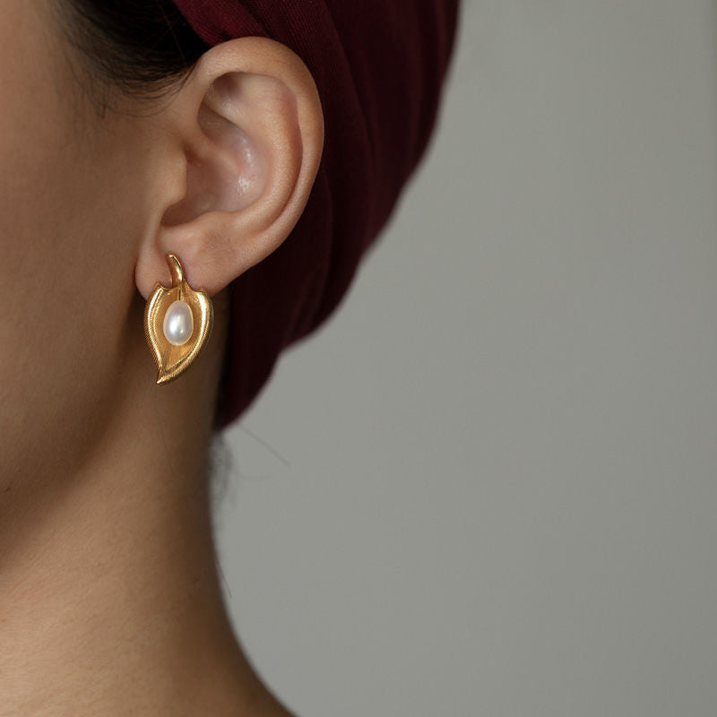 Niche Original Calla Lily Inlaid Artificial Pearl Earrings for Women Gold-Plated Vintage Exquisite Earrings Gift One Piece Dropshipping