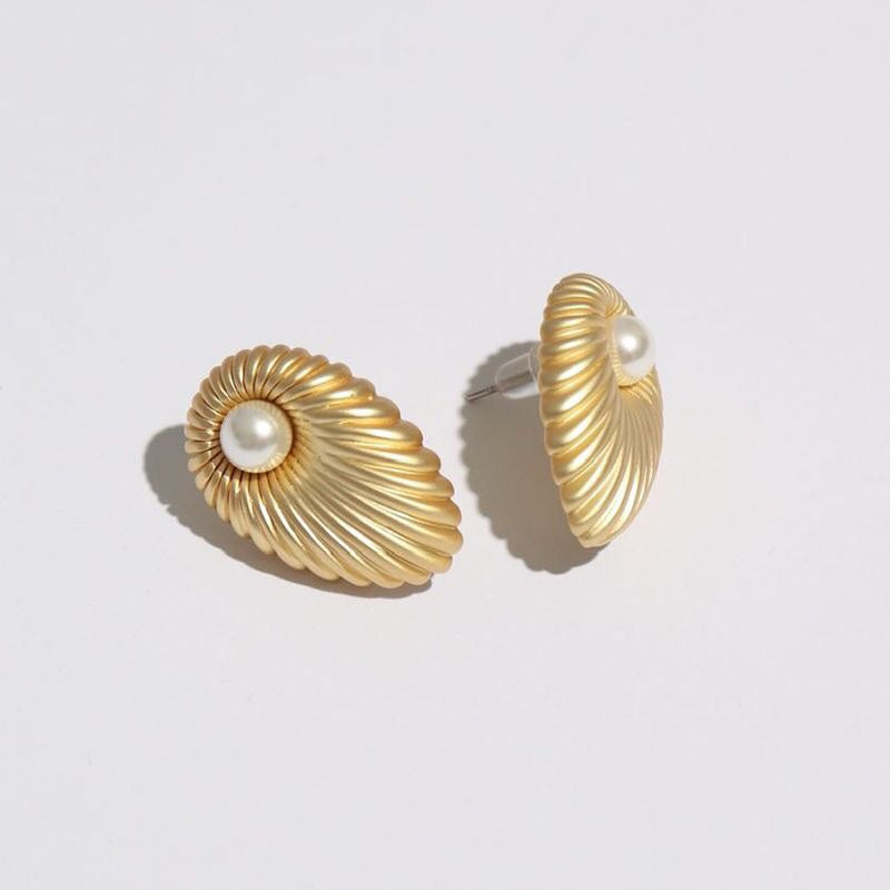Shell Design Earrings Pearl Niche ins Vintage European and American Fashion Exquisite Simple Versatile Gold-Plated Copper Stud Earrings