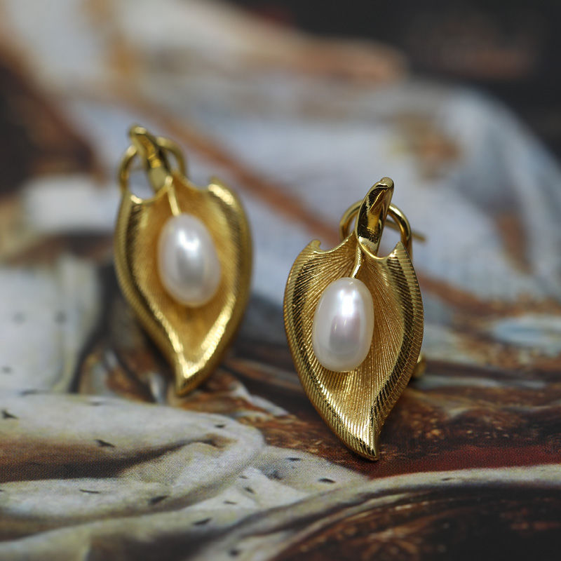 Niche Original Calla Lily Inlaid Artificial Pearl Earrings for Women Gold-Plated Vintage Exquisite Earrings Gift One Piece Dropshipping