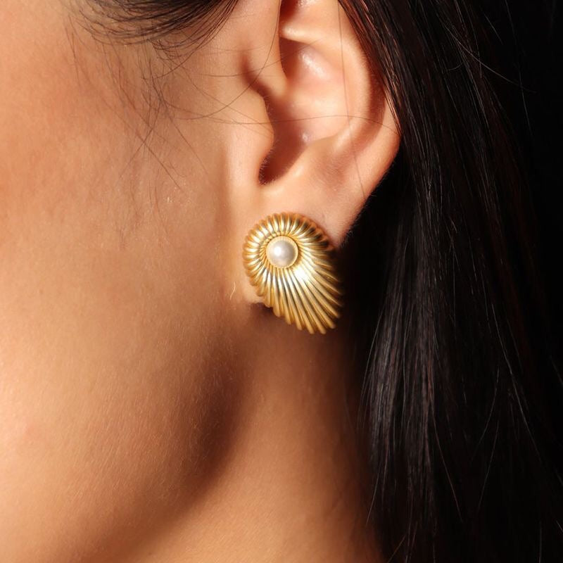 Shell Design Earrings Pearl Niche ins Vintage European and American Fashion Exquisite Simple Versatile Gold-Plated Copper Stud Earrings