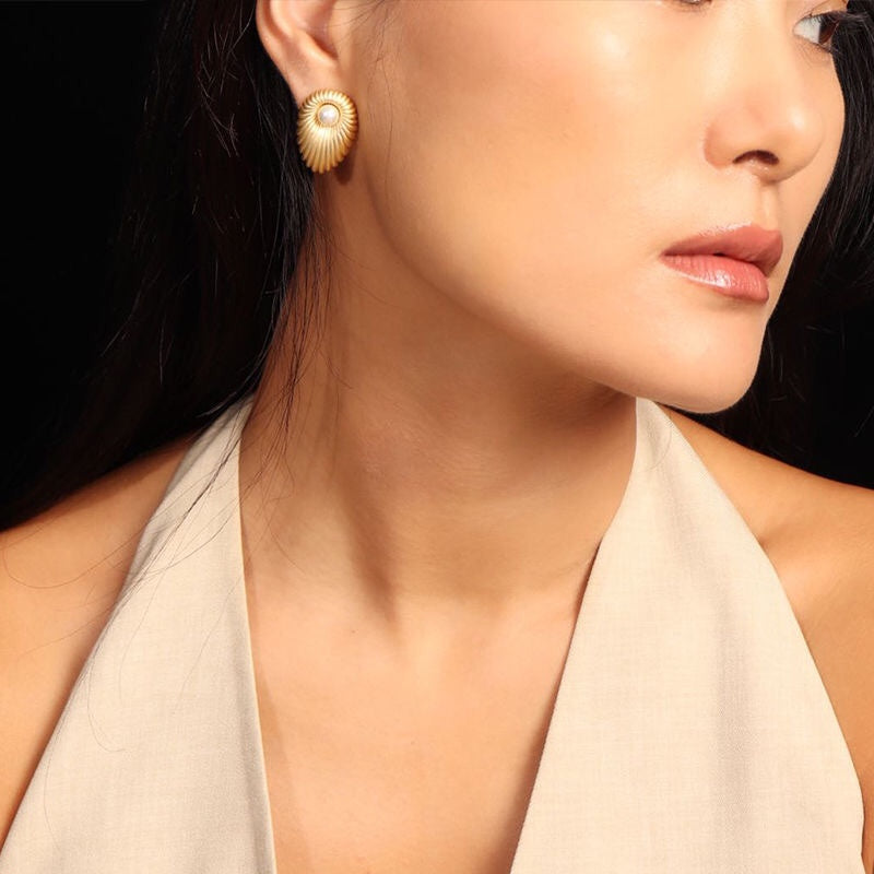 Shell Design Earrings Pearl Niche ins Vintage European and American Fashion Exquisite Simple Versatile Gold-Plated Copper Stud Earrings